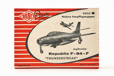 Busch-Plastic Jagdbomber Republic F-84-F Thunderstreak OVP