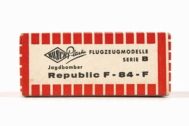 Busch-Plastic Jagdbomber Republic F-84-F Thunderstreak OVP