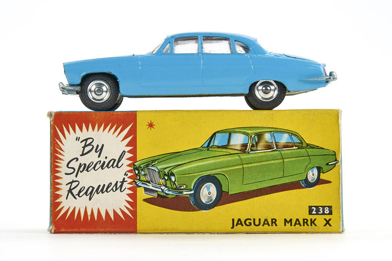 Corgi Toys 238 Jaguar Mark X