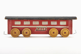 Lego Holzspielzeug Eisenbahn Personenwagen, Lego wooden railway passenger car