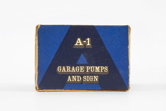 Matchbox 1 Accesory Pack BP Garage Pumps and Sign  OVP