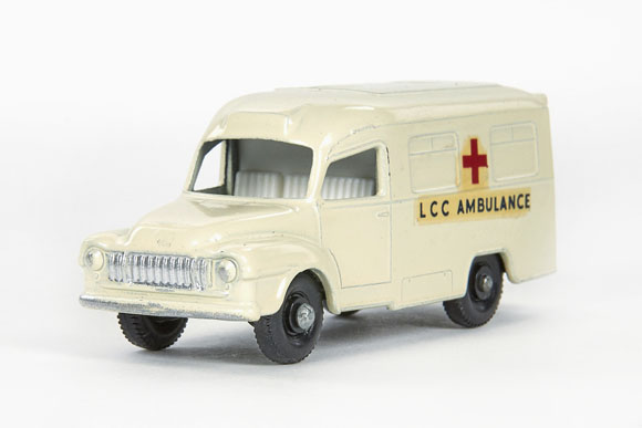 Matchbox 14 Lomas Ambulance