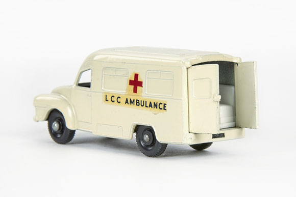 Matchbox 14 Lomas Ambulance
