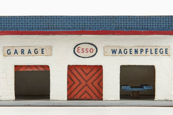 Neuffen Nr. 418 Moderne Garage mit ESSO-Tankstelle