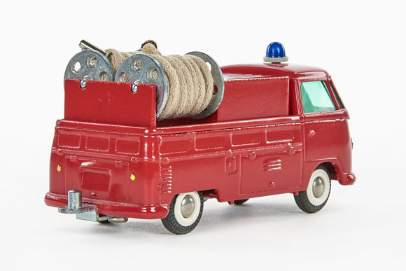 Tekno 408 VW Feuerwehr-Pritschenwagen