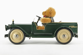 Tucher & Walther Hermann Teddy mit Rennwagen Harley Davidson