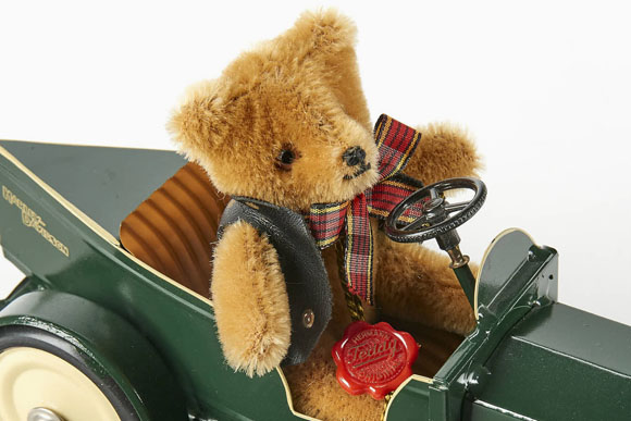 Tucher & Walther Hermann Teddy mit Rennwagen Harley Davidson